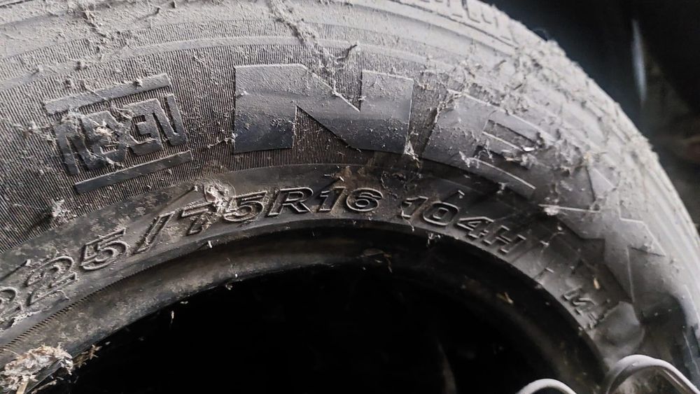 Продам резину летнюю б.у.