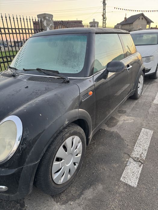 Vând Mini One 2003, motor 1.6 benzină, DOAR pentru piese.