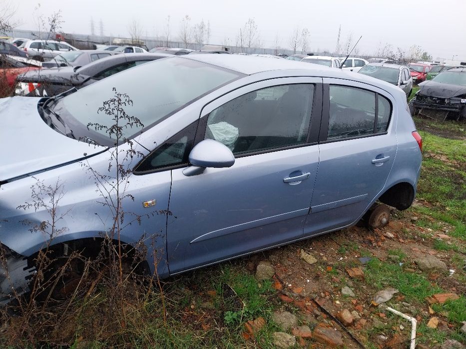 Opel corsa D stopuri hayon bara usi ușa scaune oglinda portbagaj aripa aripi Oglinzi armatura bara capota faruri far cutie viteze motor alternator