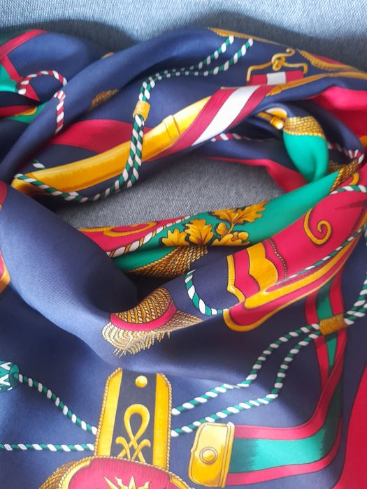 Esarfa Celine Paris, matase, 430 lei, deosebita