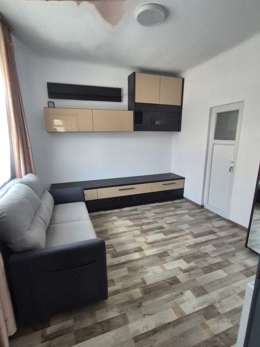 Apartament casa de închiriat. Pucioasa central.