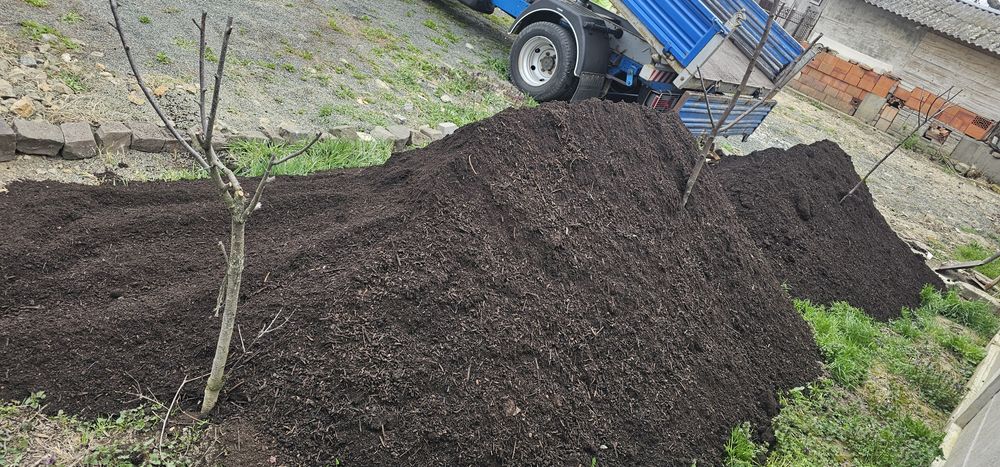 Compost vegetal 100% NU Pământ din decopertă