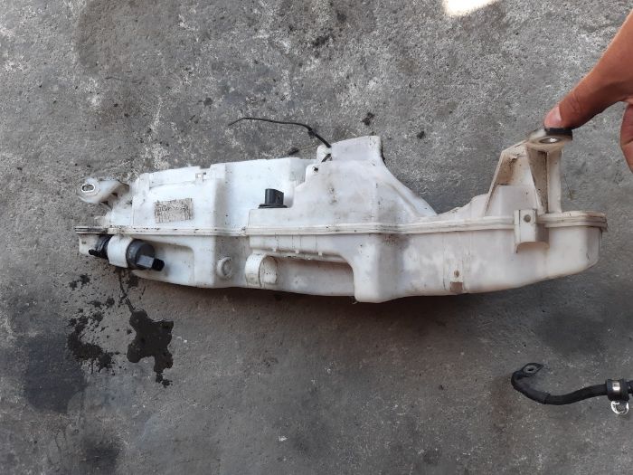 Vas lichid parbriz vas lichid servodirectie pompa frana audi A6 C6 4F