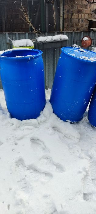 Бочки 200л, 180л. Пластиковые.