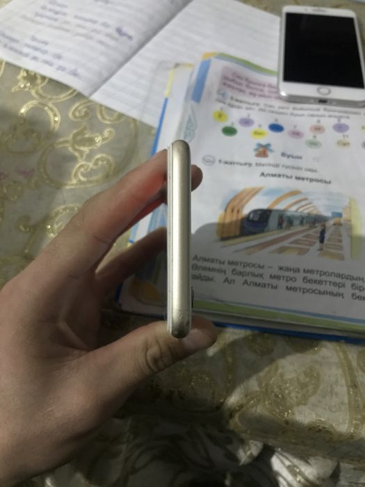 Айфон 6с  64гб.