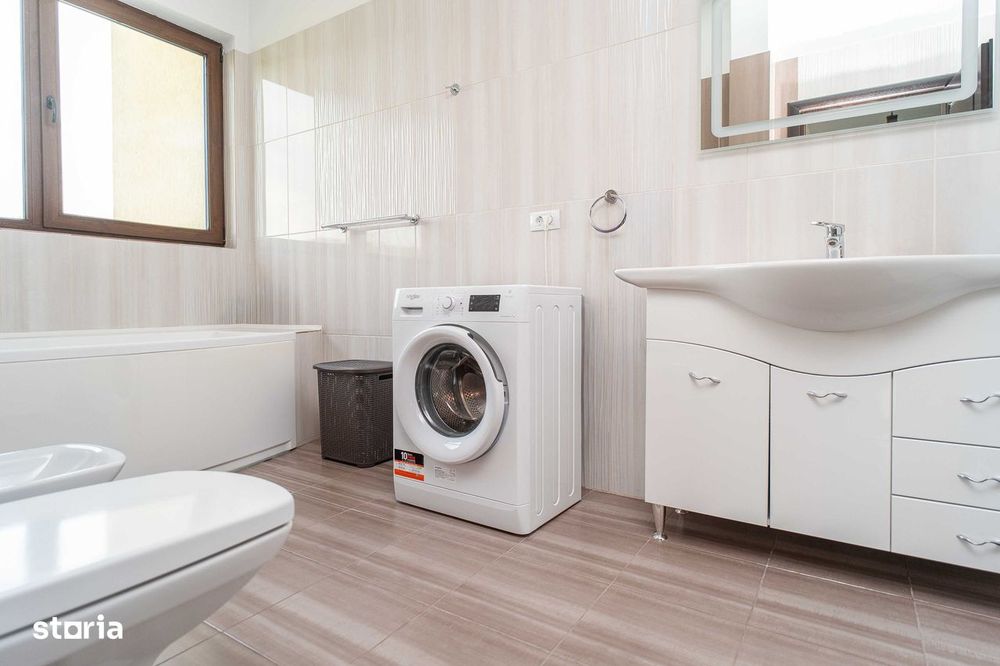Penthouse 3 camere, 137 mp, terasă, parcare intabulată 9000 euro.