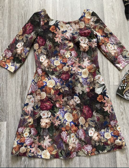 Продам женские платья