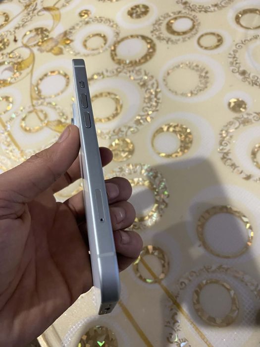 Vand sau schimb iphone 15 128 GB