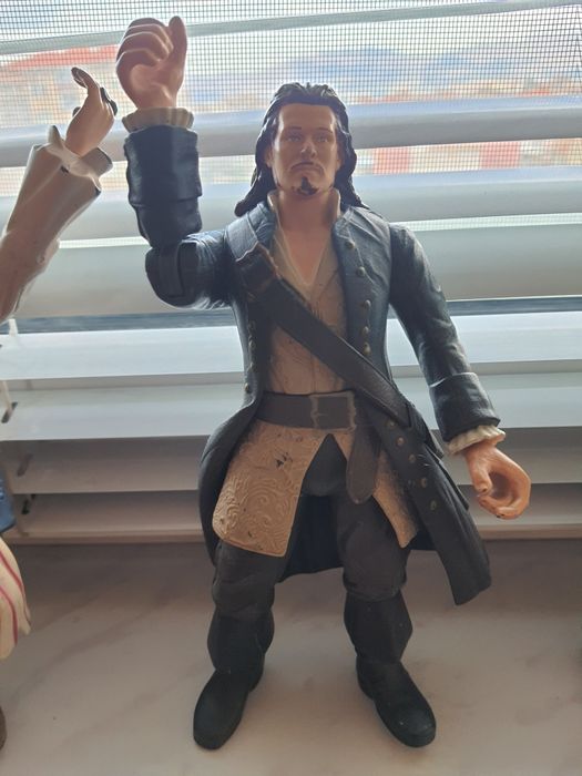 Фигурки големи биещи на карибски пирати