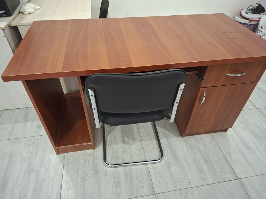Ofis stol sotiladi.