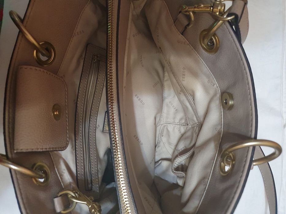 Geanta de umar Guess