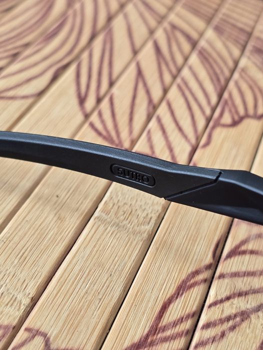 Слънчеви очила Oakley Sutro