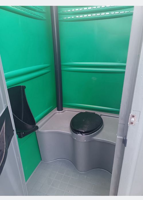 Toaletă Ecologică Portabilă – Tip Cabină – Stare Foarte Bună – Suceava