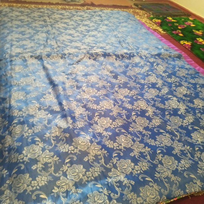 Қолдан көктеп тігілген көрпелер сатылады