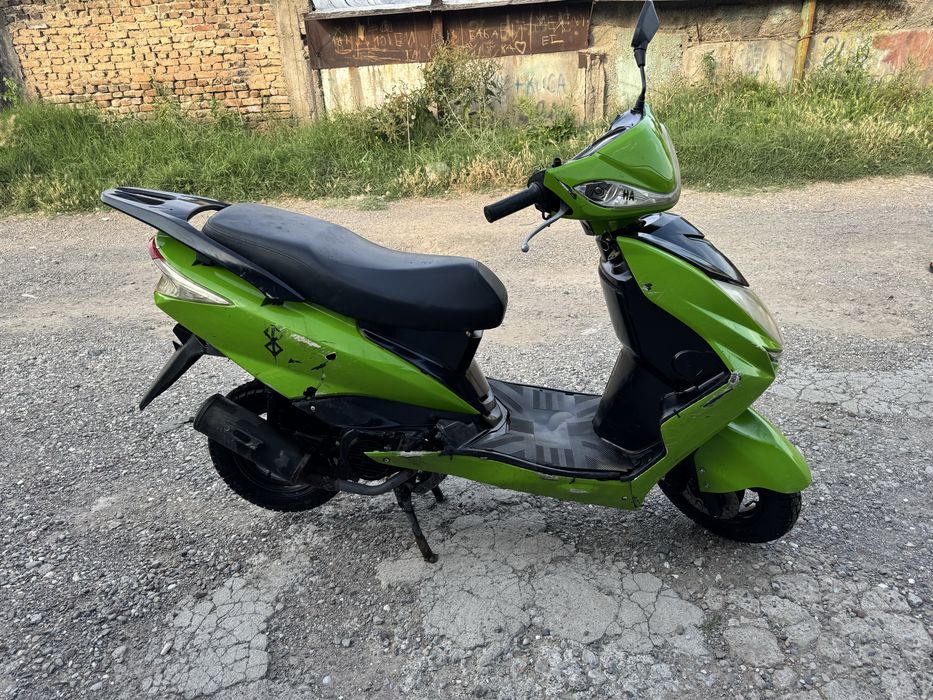 Скутер на ходу обьем 125сс