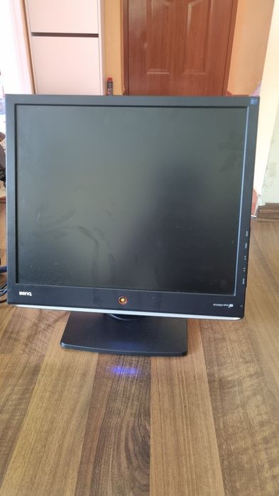 monitor LCD marca BenQ, modelul E900 (cod model: ET-0011-B)