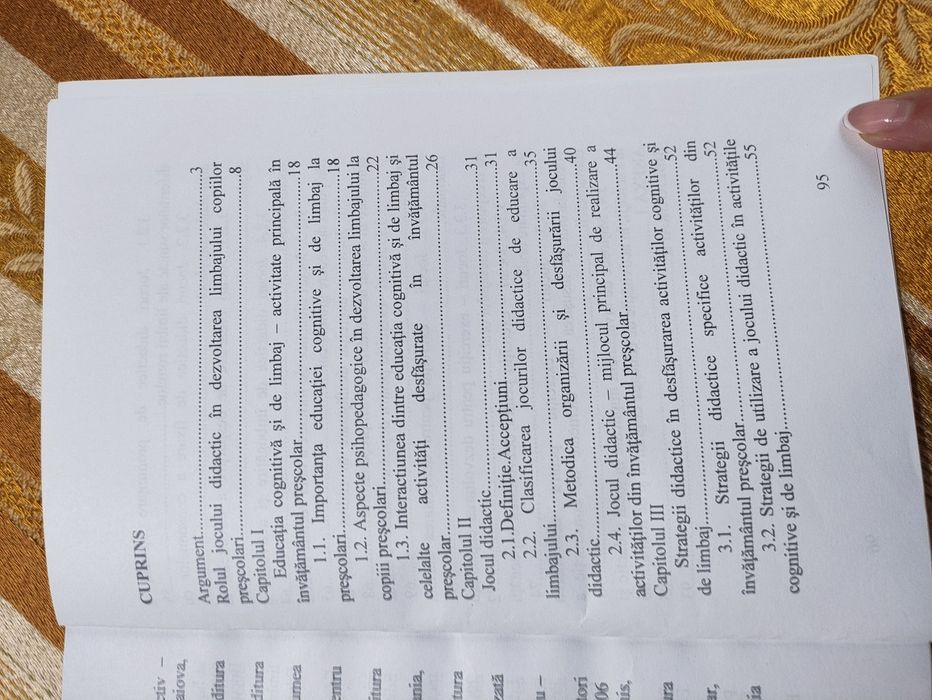 Vând carte " jocul didactic" și rolul sau in dezvoltarea copiilor