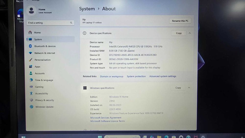 Лаптоп HP 17.3" HD+ 256GB SSD , 8GB RAM