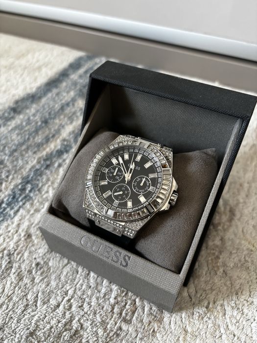 Ceas Guess Zeus, Cristale