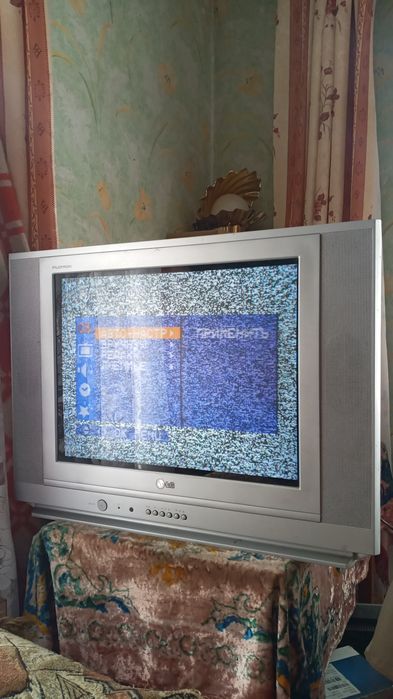 Телевизор LG Flatron 21FD1RG продам.