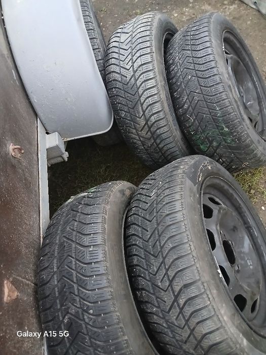 Cauciucuri Pirelli de iarna 4 buc 195/55/R16 si Nexen 185/60/R15