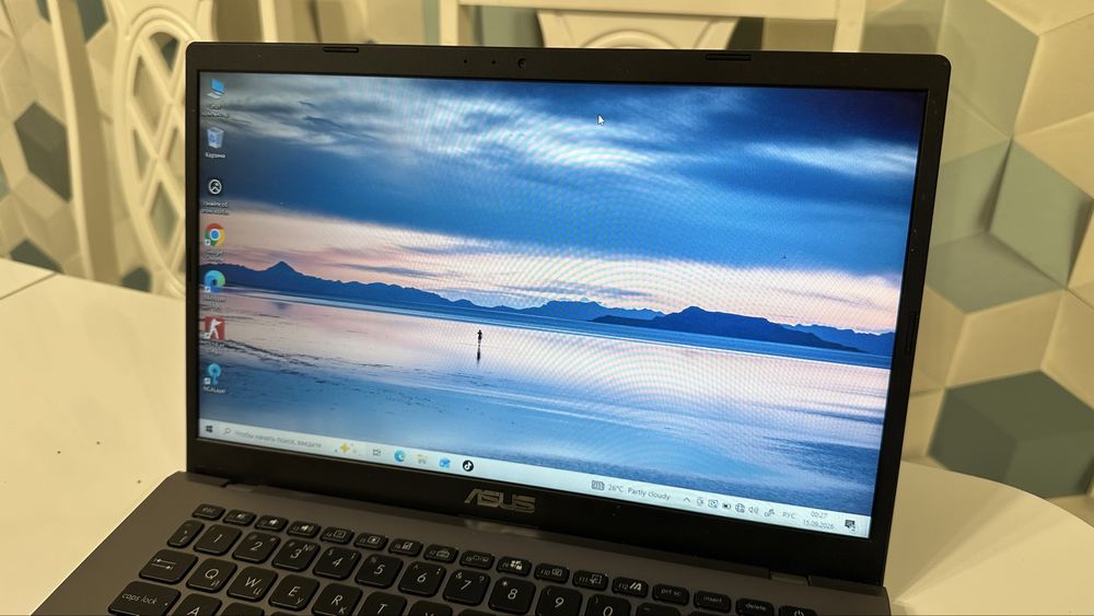 Продам 4х Ядерный ноутбук Asus Vivobook, Core i3, 8GB-ОЗУ, 1TB-HDD.