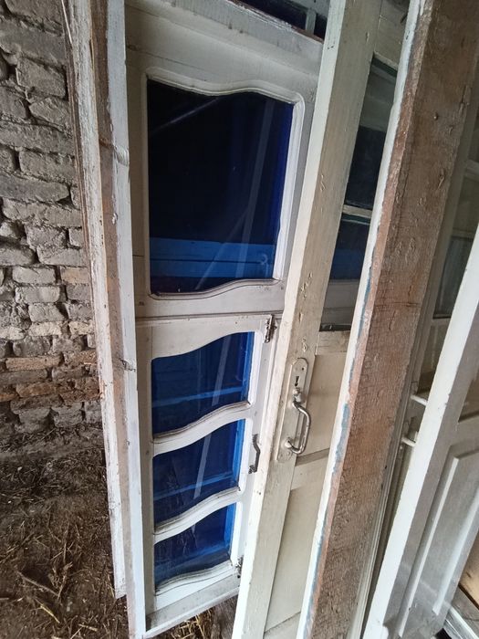 4ta deraza va 2ta eshik sotiladi