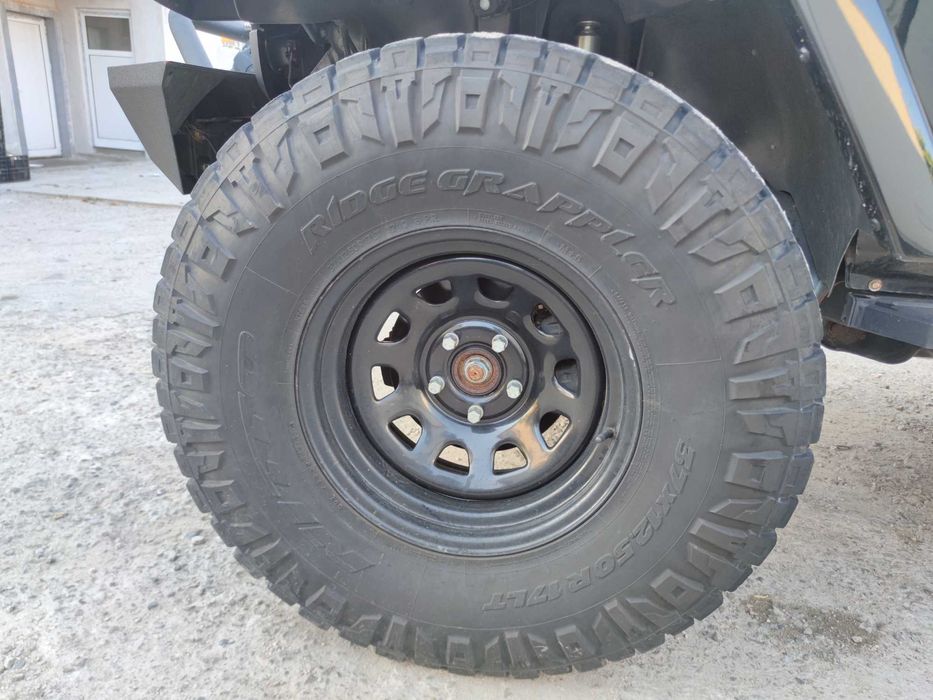 Гуми 5 броя 37 /12.5/ 17