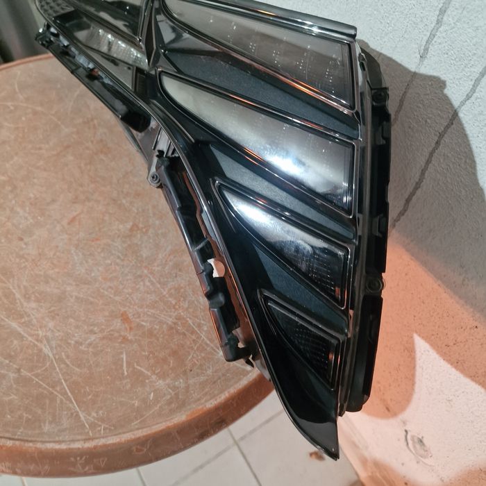 Hyundai Tucson 2022  десен фар дневна светлина