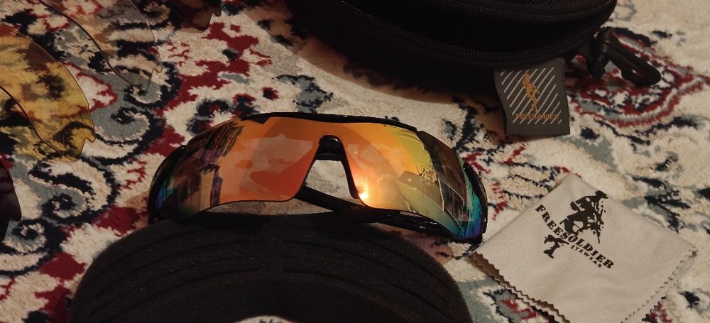 Спортивные очки.