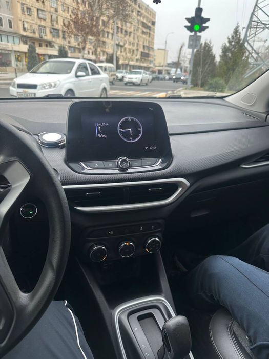 Tracker 2 premier 2020 qora