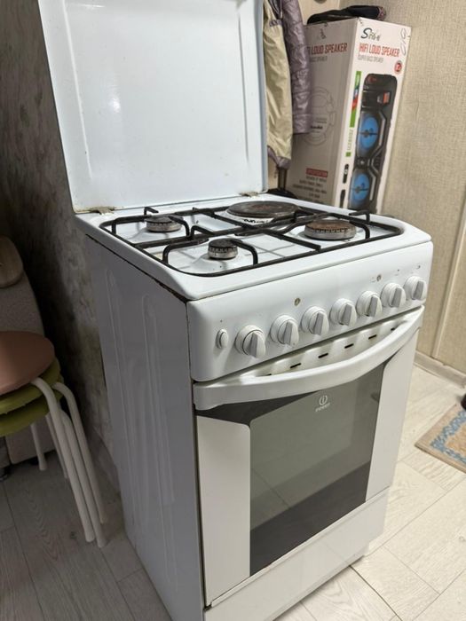 Продам Газ плиту INDESIT