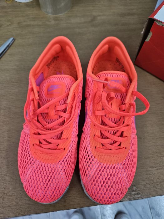 Дамски маратонки nike 38 номер ,оригинални,летни модерни и удобни