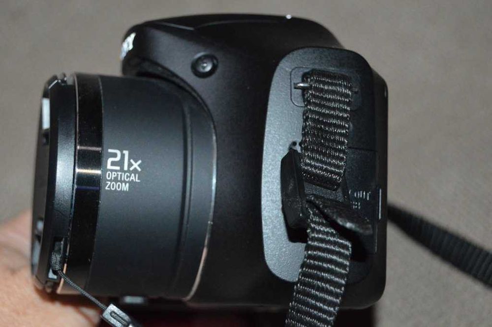Aparat Foto Sony Cyber-shot DSC-H100 – 16.1 MP, Zoom Optic 21x, Stabilizare Optică, În stare perfectă