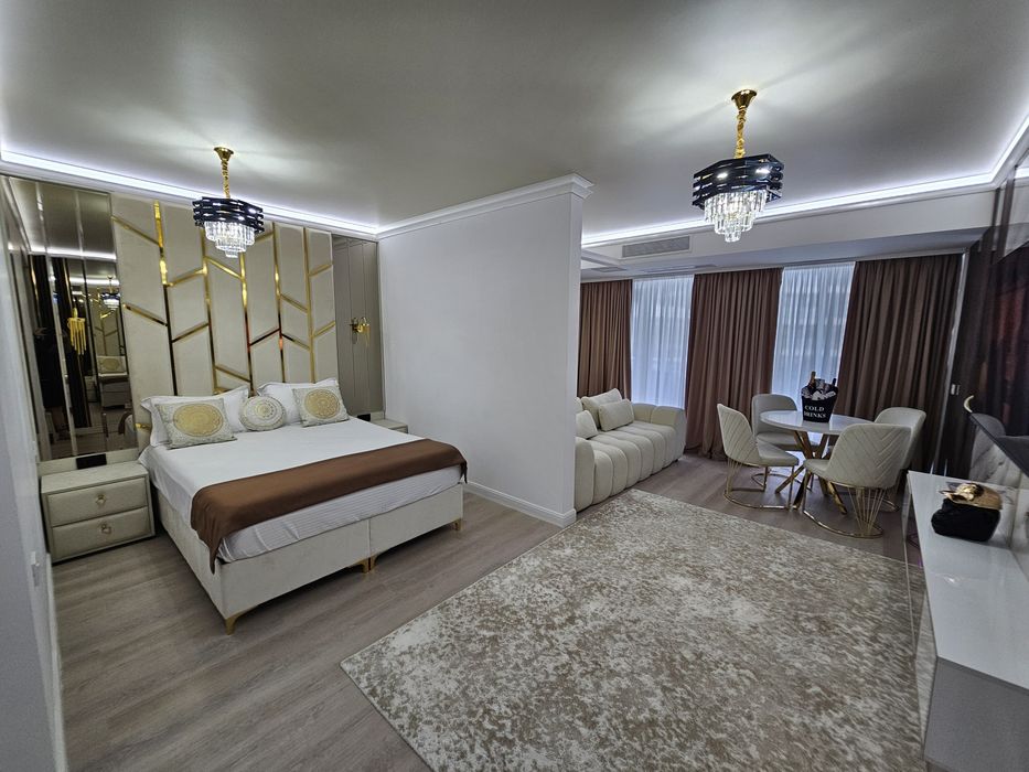 Studio de Lux White Titanic 700 Ron / Noapte