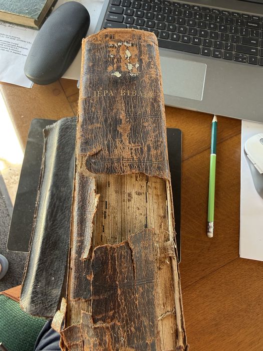 Vand carte veche(biblie in limba greaca)