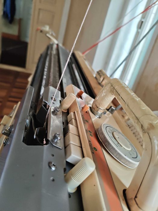 Япон Тукув машинаси.Вязальная машина BROTHER KR- 830