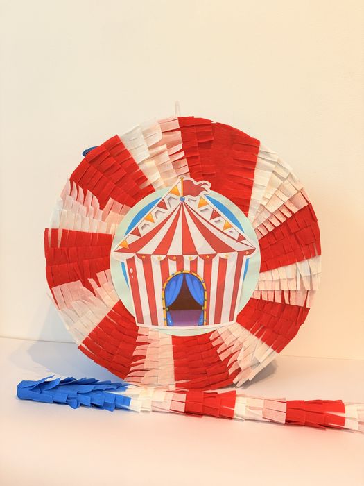 Цирк пинята Carusel за рожден ден