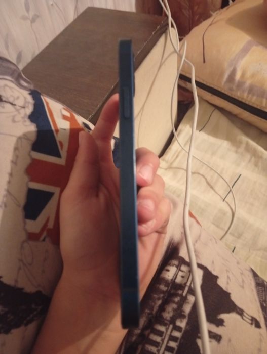 Обменяю айфон 12 на андрроид