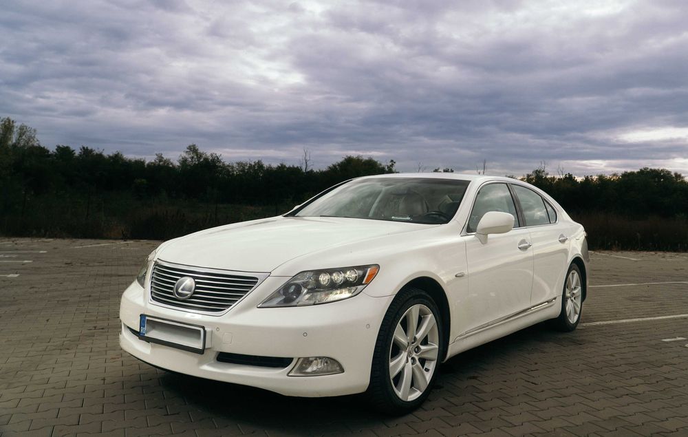 LEXUS LS 2010 — imagine 2
