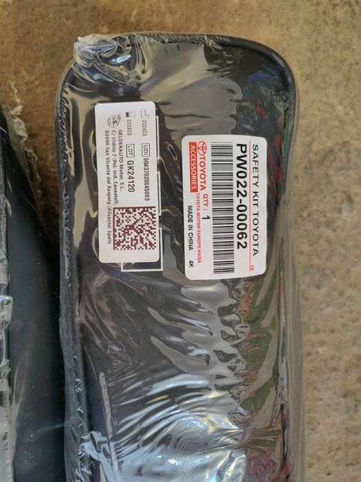 Продавам аксесоари за Тойота и Киа