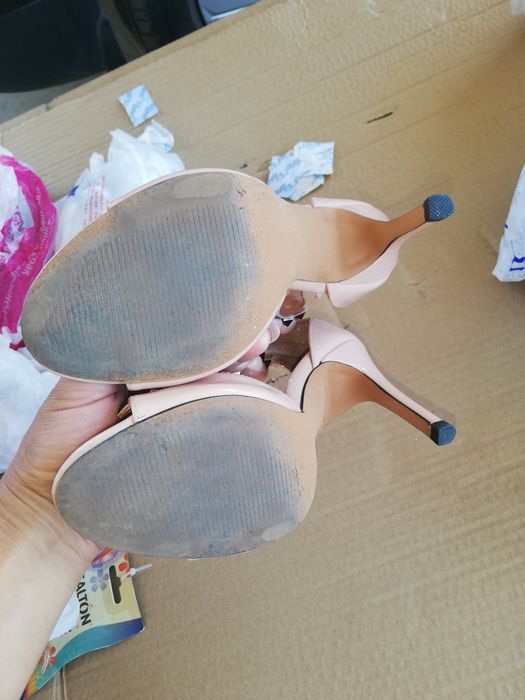 Босоножки на каблуках