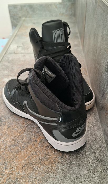 Adidași Nike noi fără eticheta