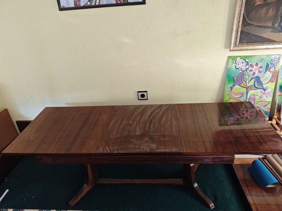 Ъглови легла с ракла и разтегателна холна маса.