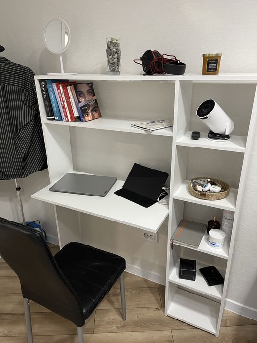 Компьютерный стол белый