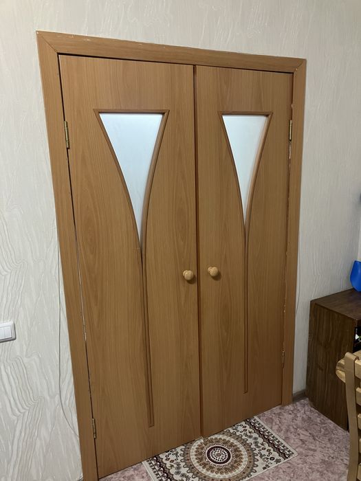Дверь для зала в хорошем состоянии