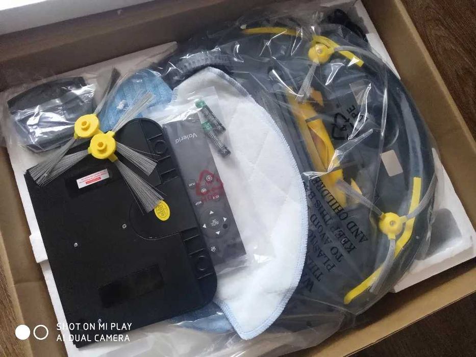 Почистващ робот с навигационна функция