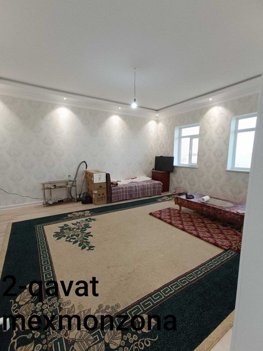 Qumariqda Katta hovli uy sotiladi 5 xona 2xol 3ta sanuzel.