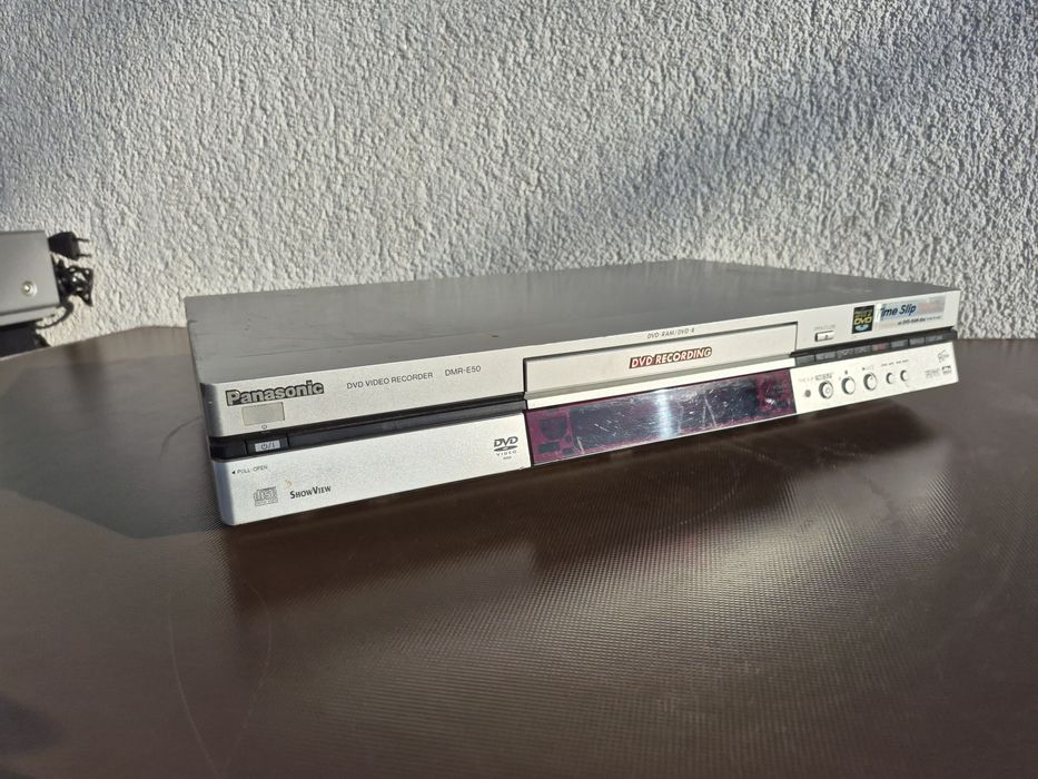 Vând DVD video Recorder marca Panasonic  model DMRE-50EG,made in japan