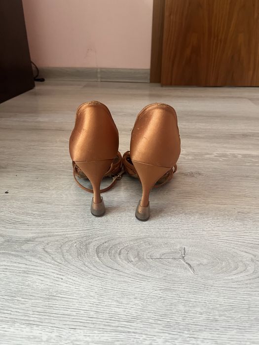 Обувки за латина